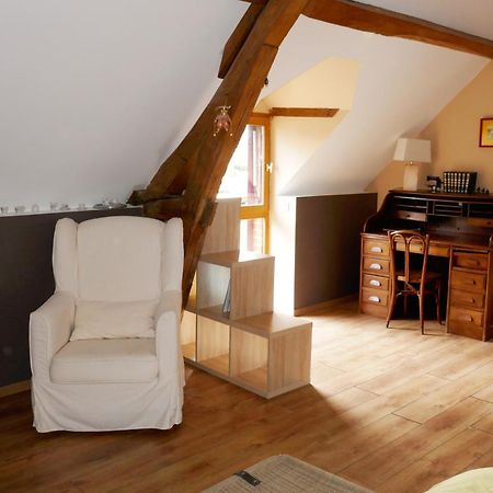Le Clos Bener Yvre-l'Eveque Luaran gambar