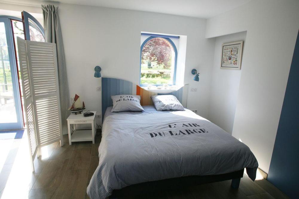 Le Clos Bener Yvre-l'Eveque Luaran gambar