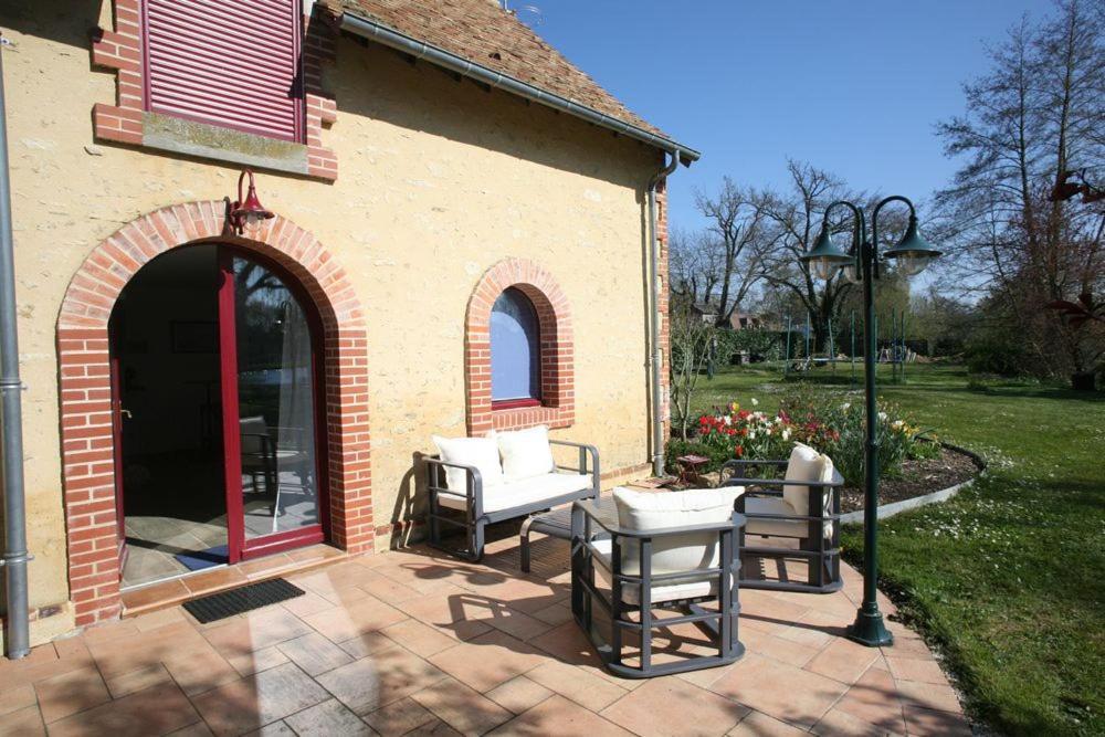 Le Clos Bener Yvre-l'Eveque Luaran gambar