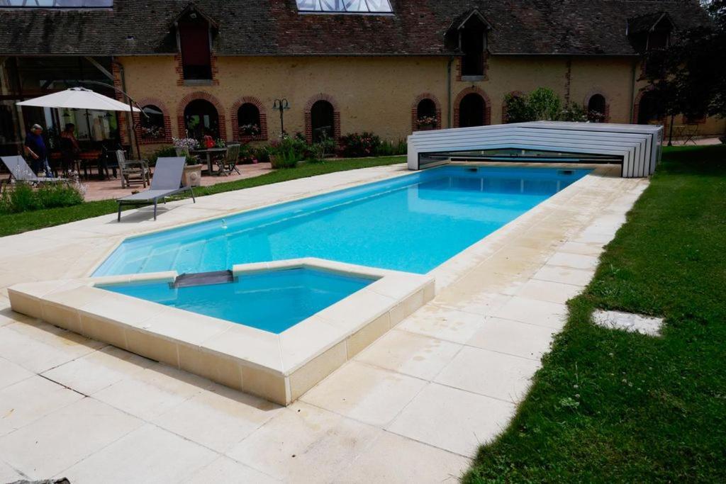Le Clos Bener Yvre-l'Eveque Luaran gambar