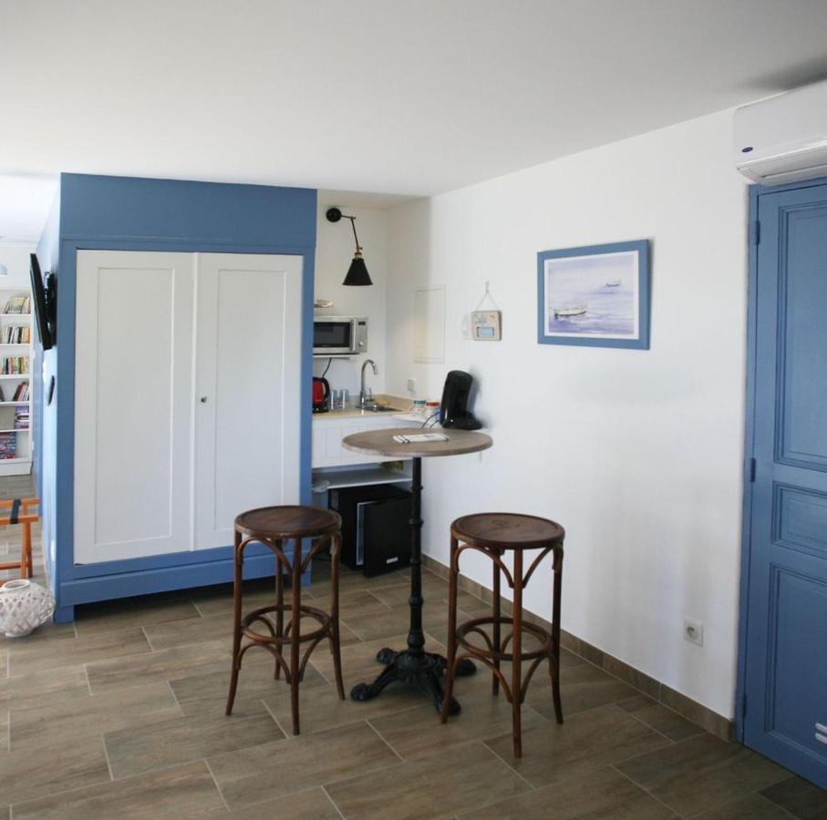 Le Clos Bener Yvre-l'Eveque Luaran gambar