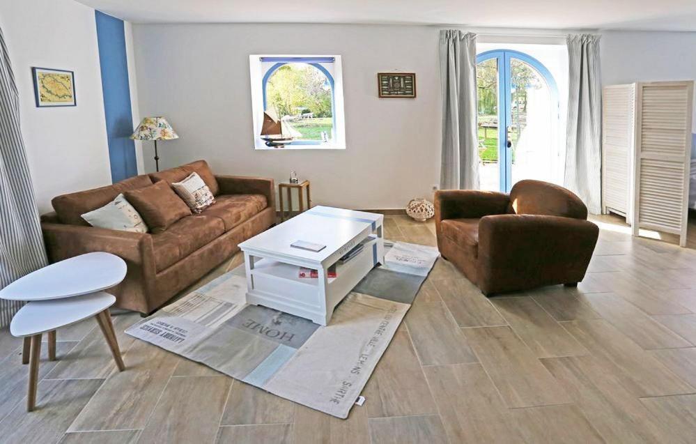 Le Clos Bener Yvre-l'Eveque Luaran gambar
