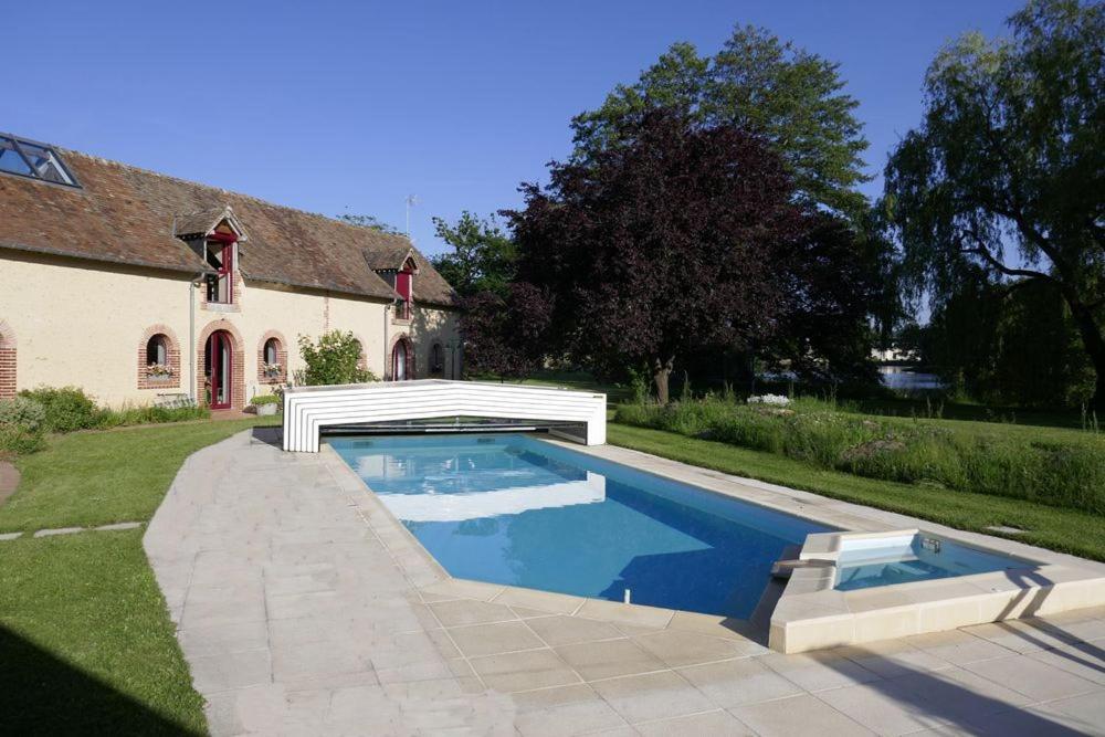 Le Clos Bener Yvre-l'Eveque Luaran gambar