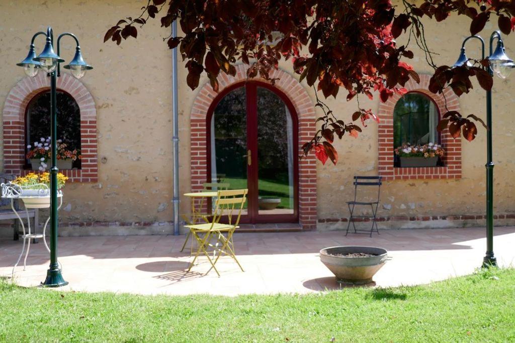 Le Clos Bener Yvre-l'Eveque Luaran gambar