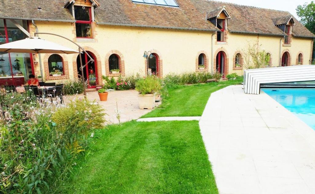 Le Clos Bener Yvre-l'Eveque Luaran gambar