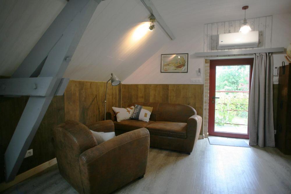 Le Clos Bener Yvre-l'Eveque Luaran gambar