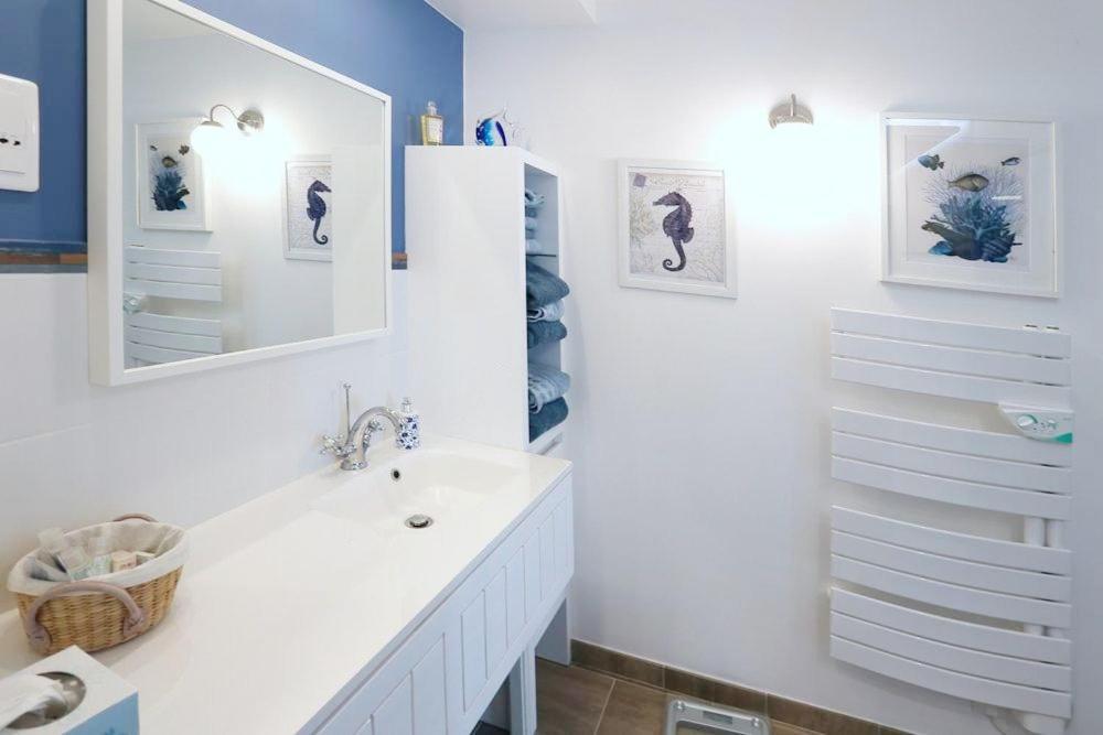 Le Clos Bener Yvre-l'Eveque Luaran gambar