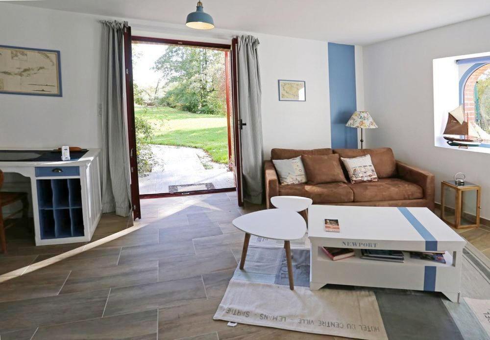 Le Clos Bener Yvre-l'Eveque Luaran gambar