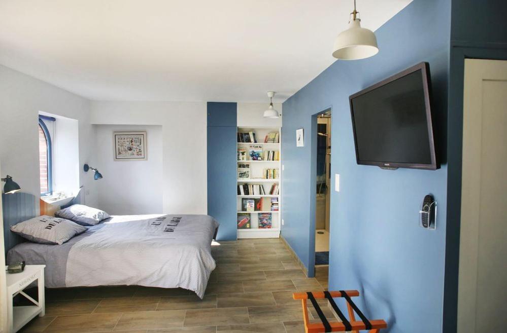 Le Clos Bener Yvre-l'Eveque Luaran gambar