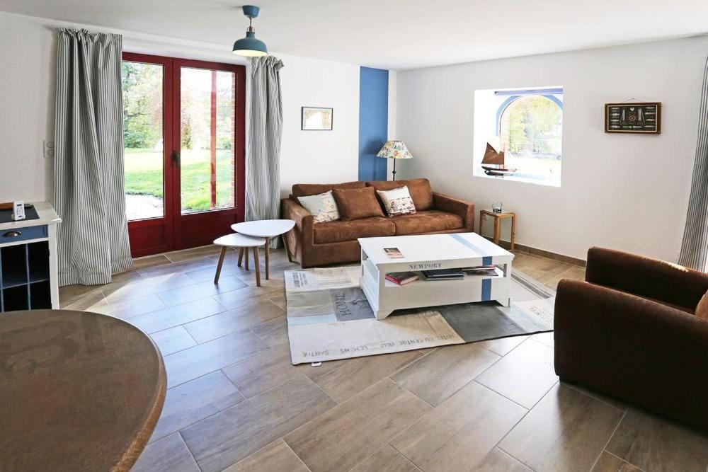 Le Clos Bener Yvre-l'Eveque Luaran gambar