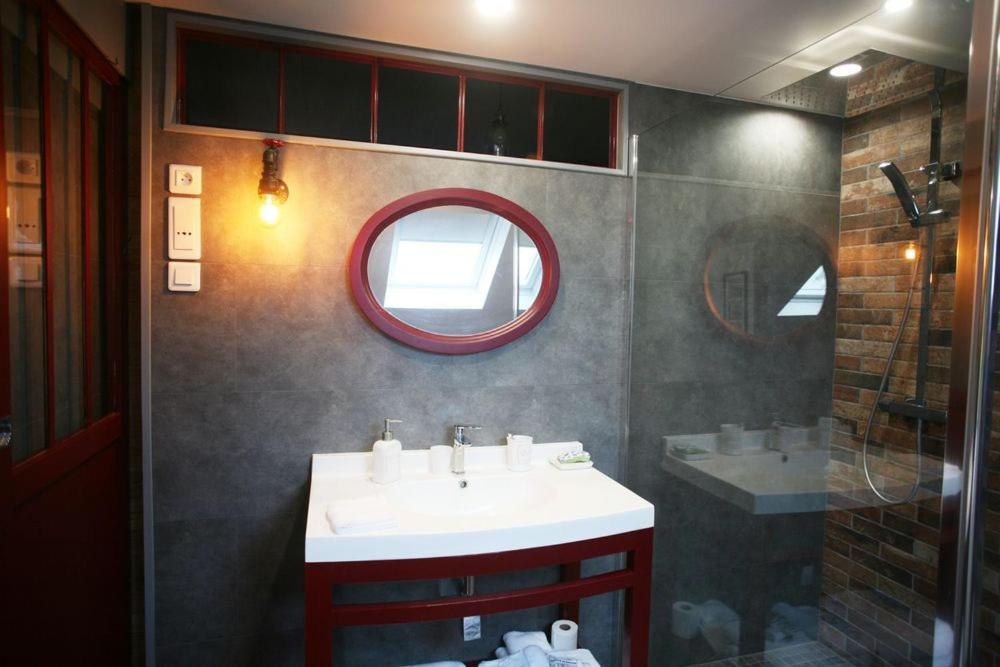Le Clos Bener Yvre-l'Eveque Luaran gambar