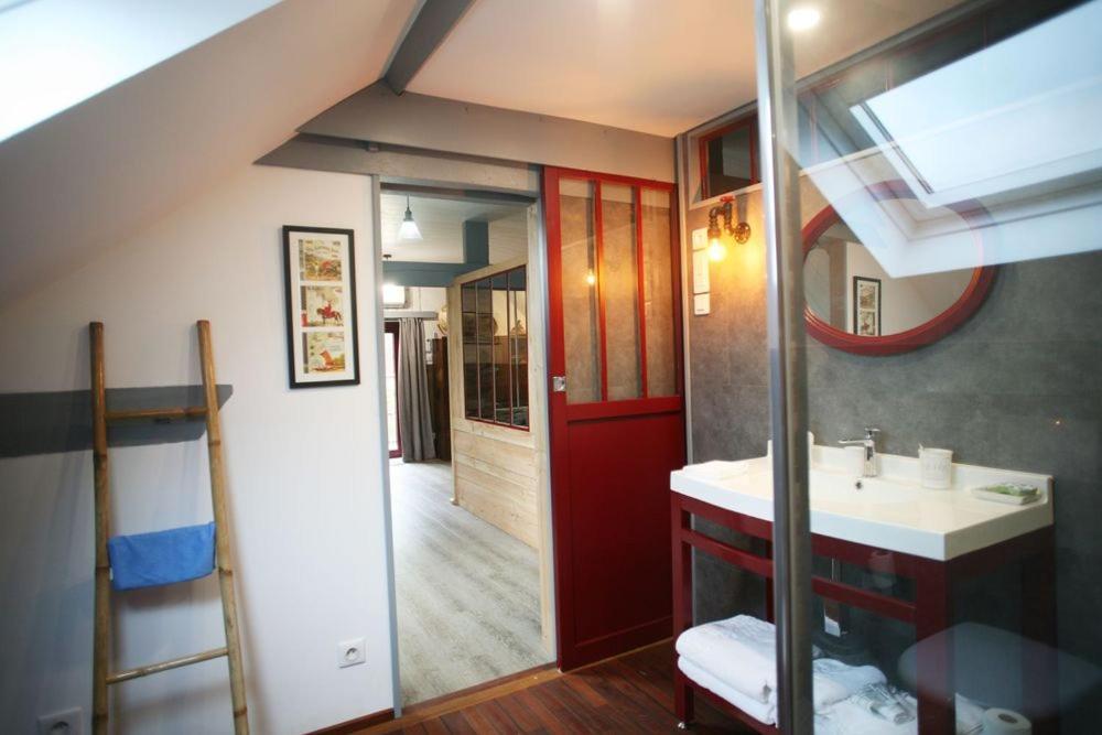 Le Clos Bener Yvre-l'Eveque Luaran gambar