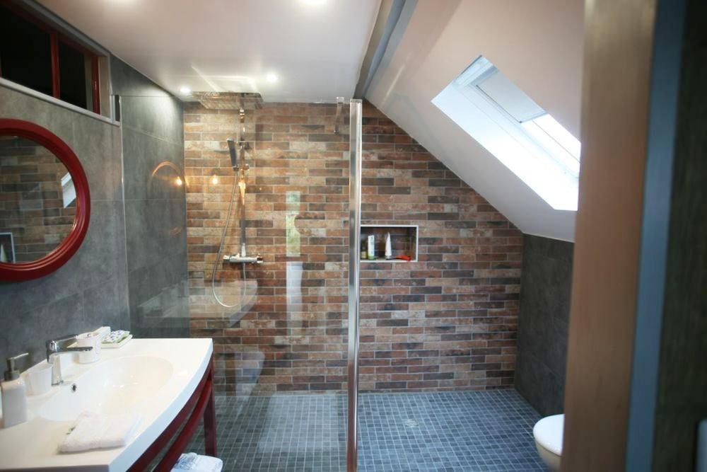 Le Clos Bener Yvre-l'Eveque Luaran gambar