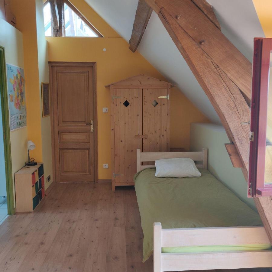 Le Clos Bener Yvre-l'Eveque Luaran gambar