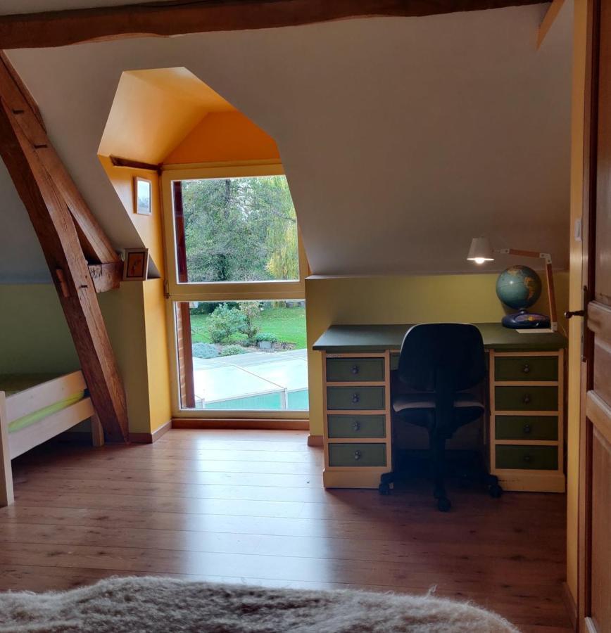 Le Clos Bener Yvre-l'Eveque Luaran gambar