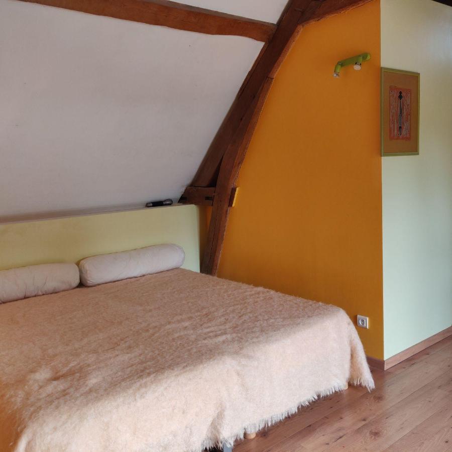 Le Clos Bener Yvre-l'Eveque Luaran gambar