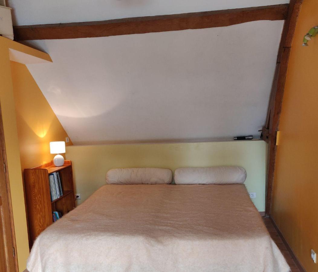 Le Clos Bener Yvre-l'Eveque Luaran gambar