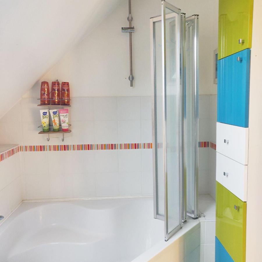 Le Clos Bener Yvre-l'Eveque Luaran gambar