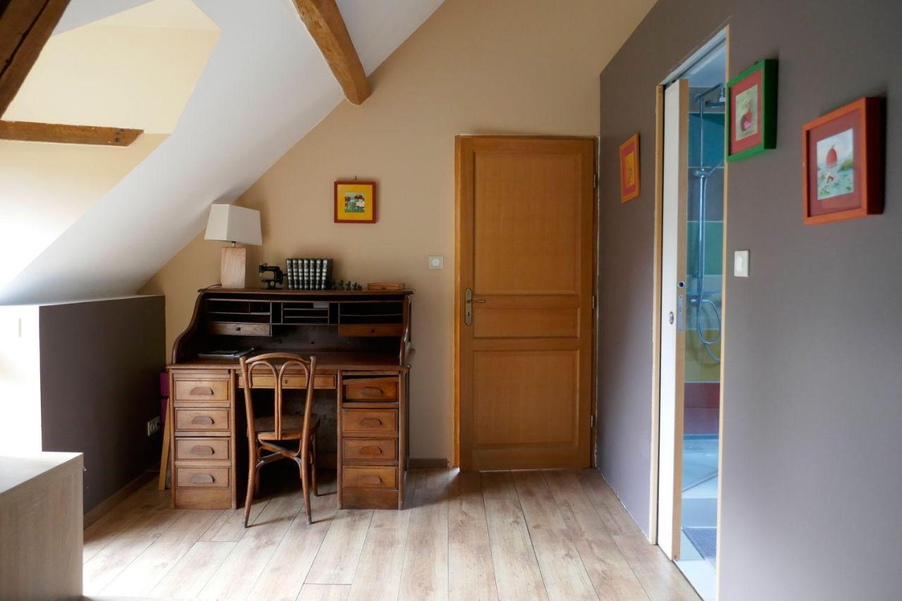 Le Clos Bener Yvre-l'Eveque Luaran gambar
