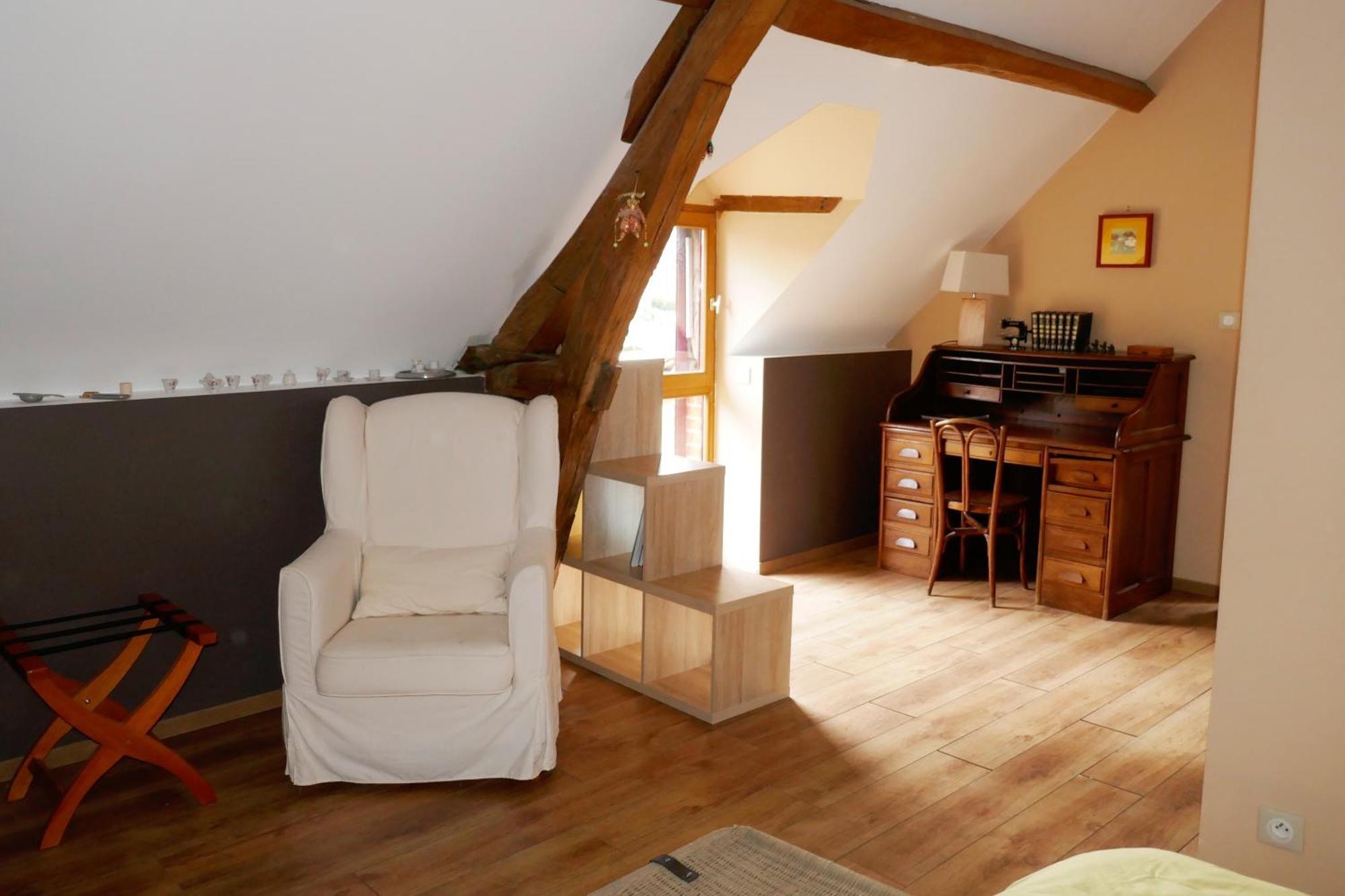Le Clos Bener Yvre-l'Eveque Luaran gambar