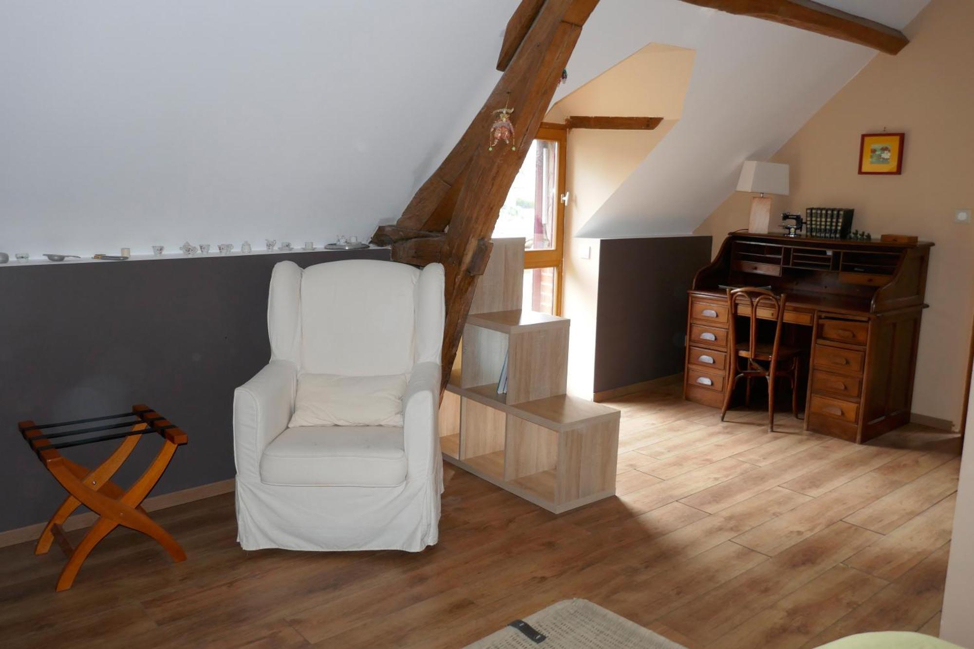 Le Clos Bener Yvre-l'Eveque Luaran gambar